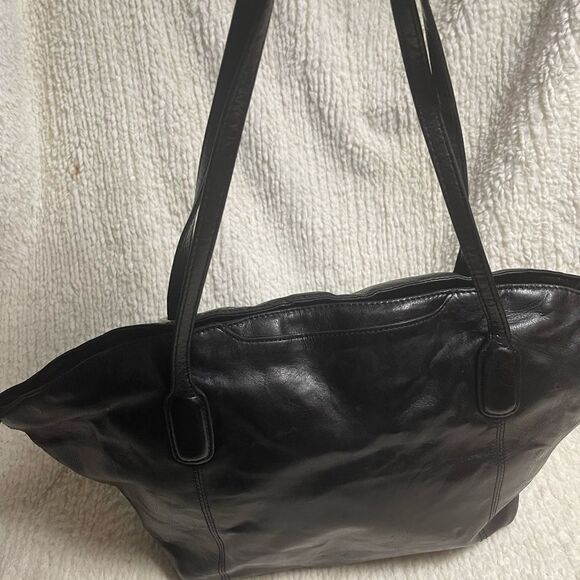 HOBO leather Black shoulder bag with silver tone hardwares. - Picture 5 of 14